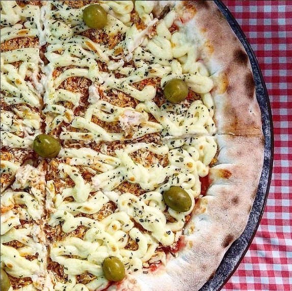 Pizzaria Via Capri Aquela frango com catupiry maravilhosa.