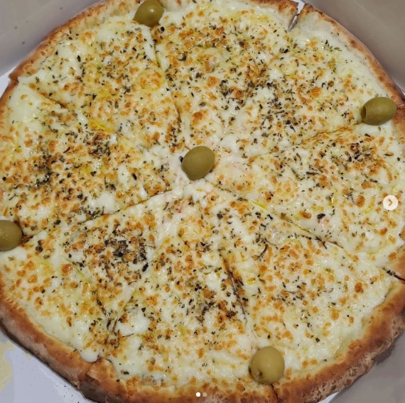 Pizzaria Via Capri O Maravilhoso Catupiry coberto com queijo parmesão ralado!