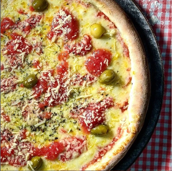 Pizzaria Via Capri sábado é aquela pizza